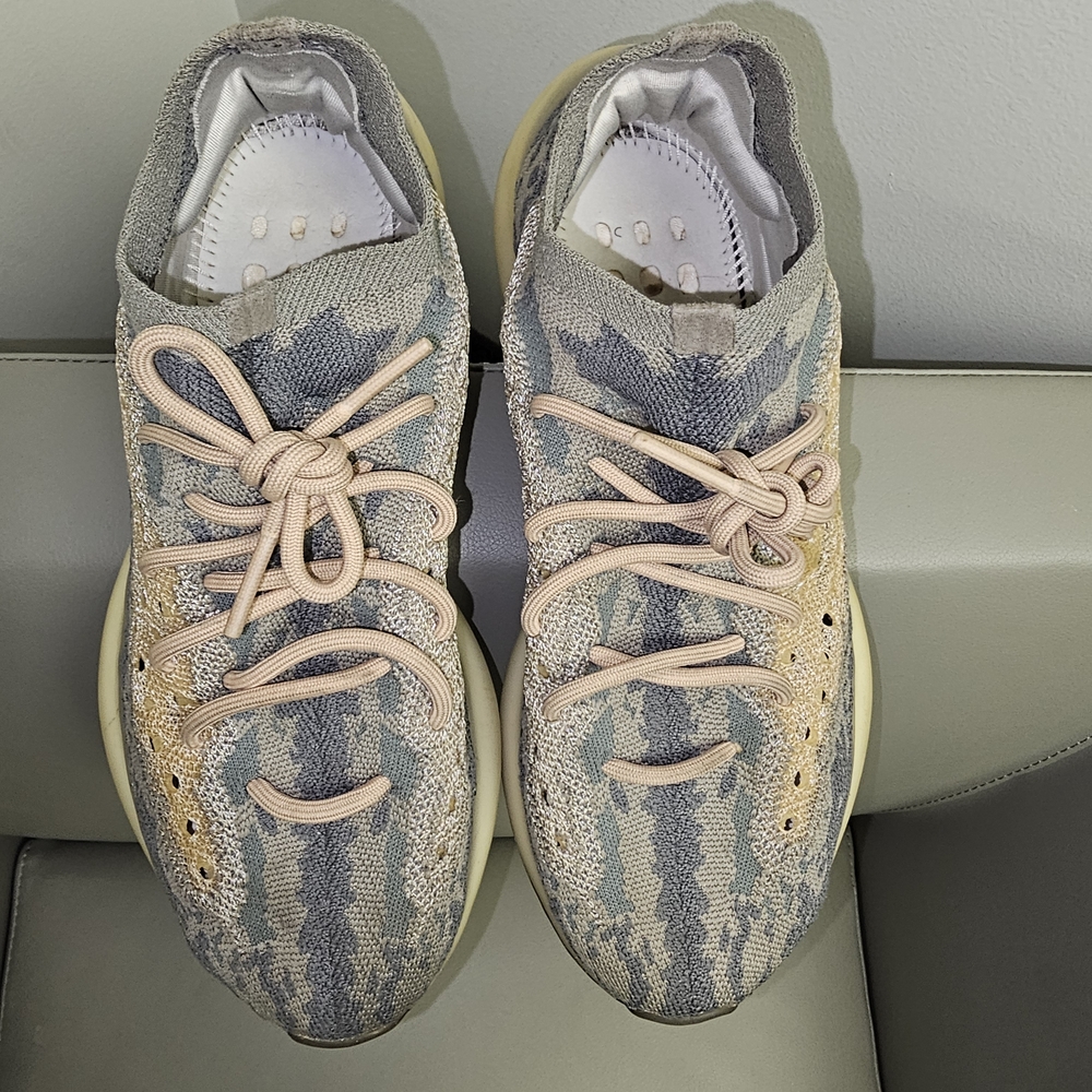 Yeezy Men's Sneakers in Gray and Cream